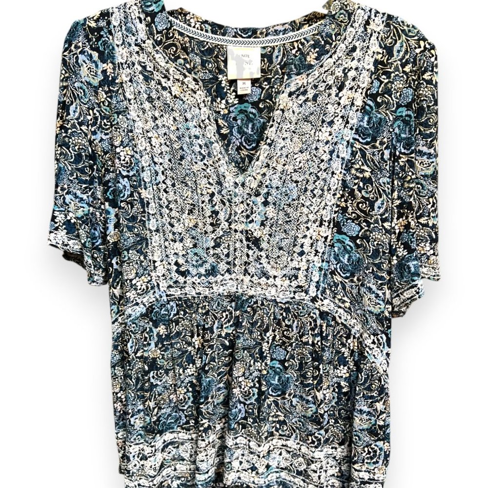 Knox Rose blue flowers white lace detail - never worn - L